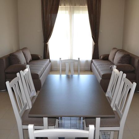 Aranyszarvas Panzio, Etterem Es Grillterasz Appartement Buitenkant foto