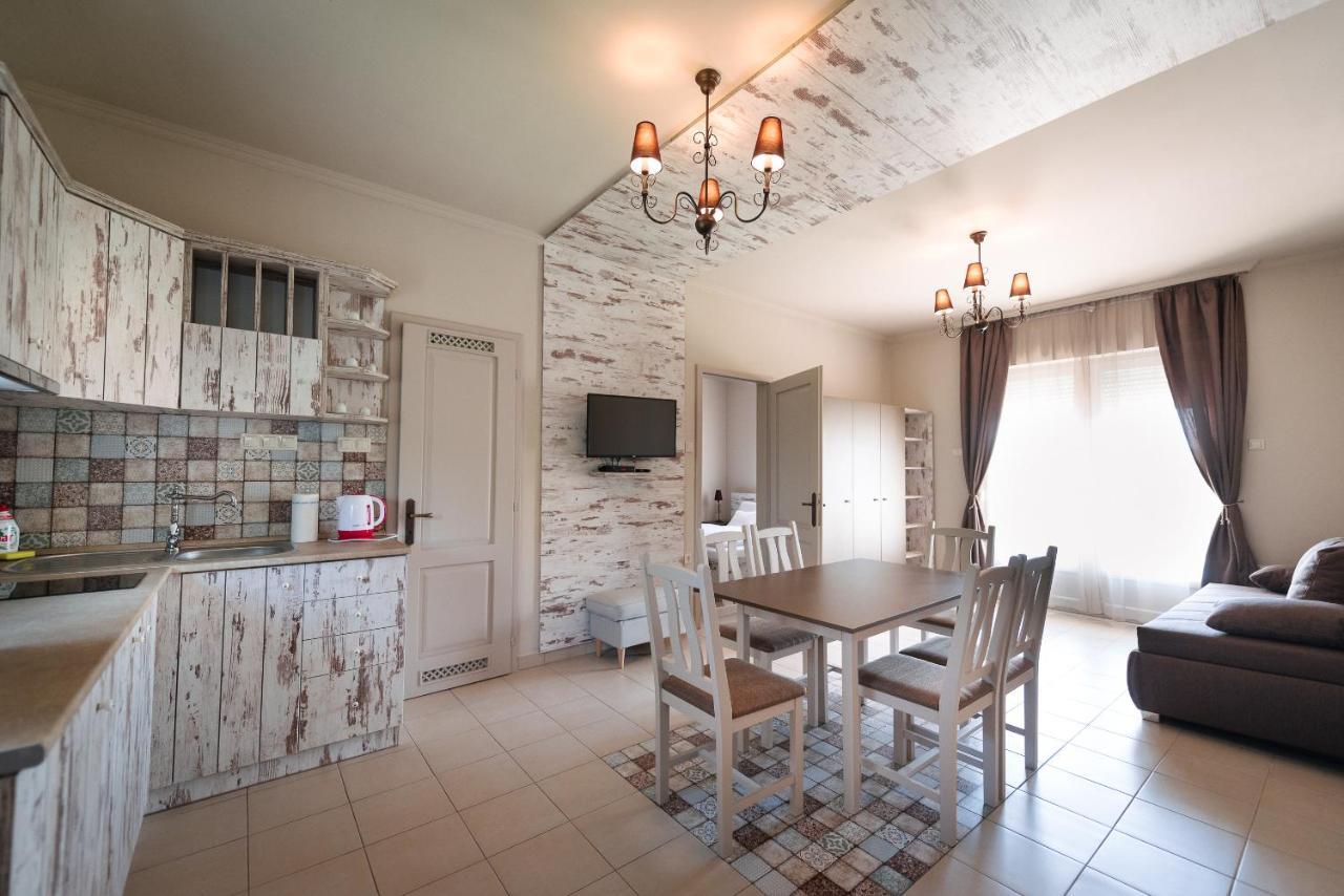 Aranyszarvas Panzio, Etterem Es Grillterasz Appartement Buitenkant foto