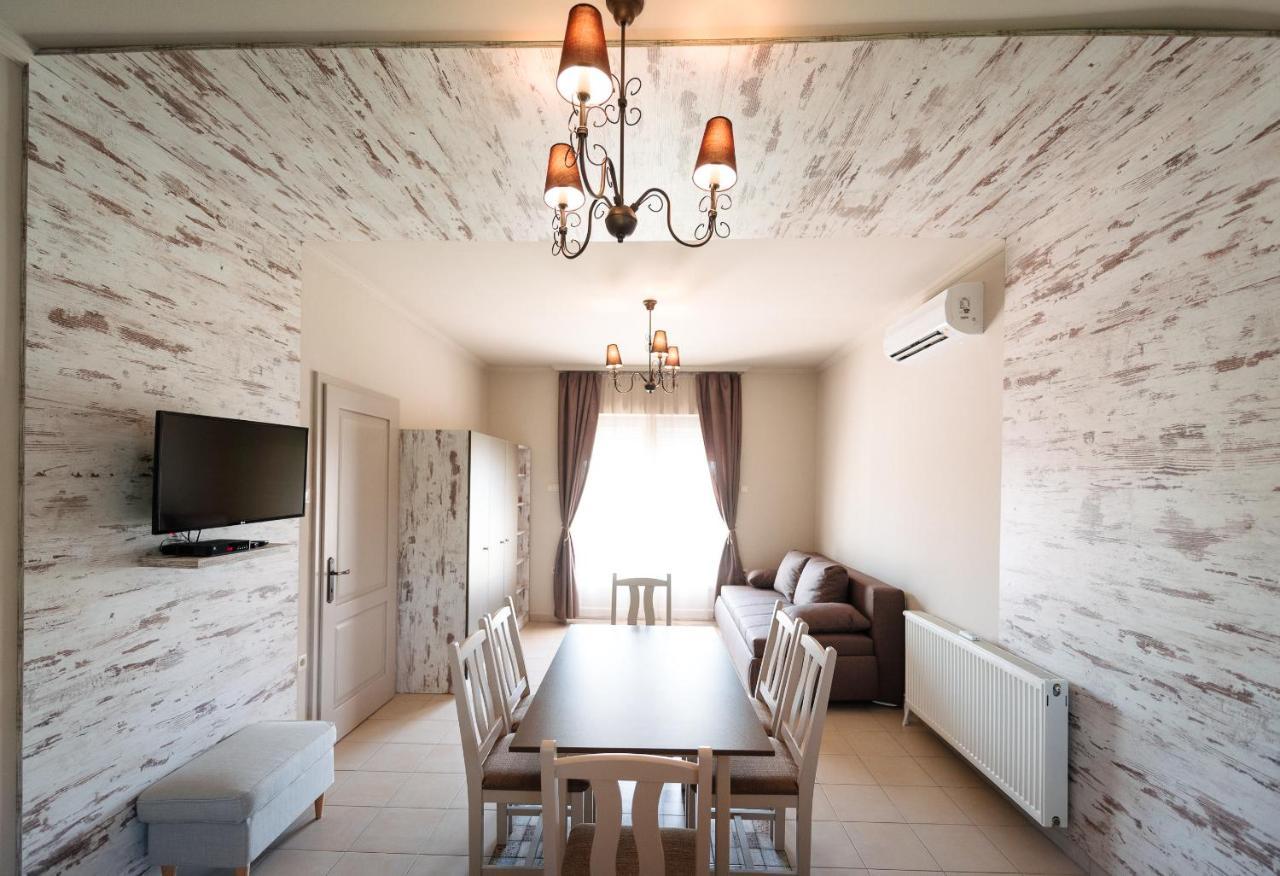 Aranyszarvas Panzio, Etterem Es Grillterasz Appartement Buitenkant foto
