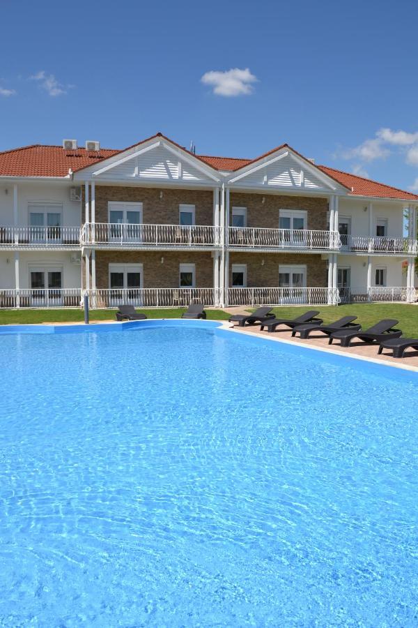 Aranyszarvas Panzio, Etterem Es Grillterasz Appartement Buitenkant foto