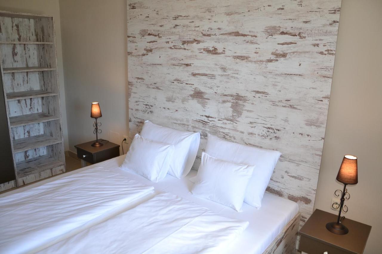 Aranyszarvas Panzio, Etterem Es Grillterasz Appartement Buitenkant foto