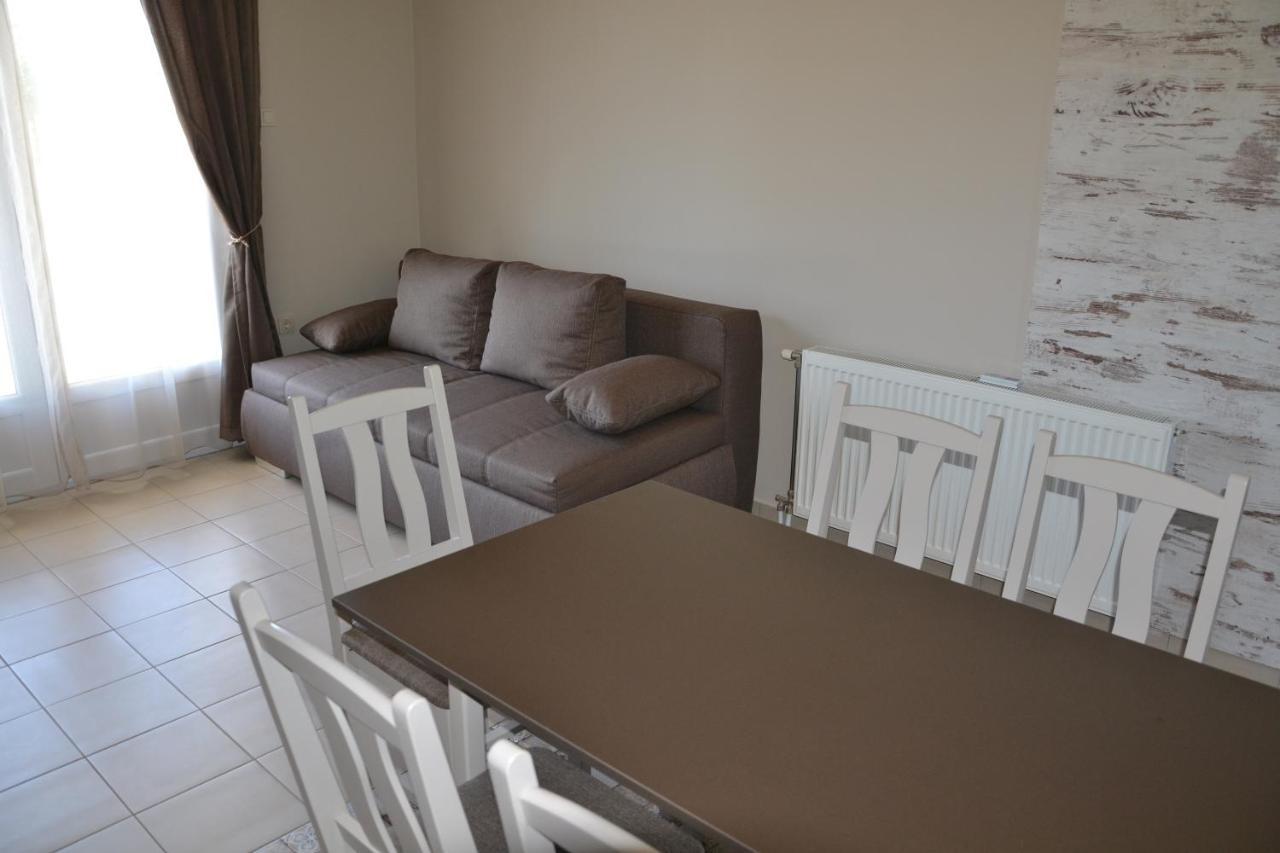 Aranyszarvas Panzio, Etterem Es Grillterasz Appartement Buitenkant foto