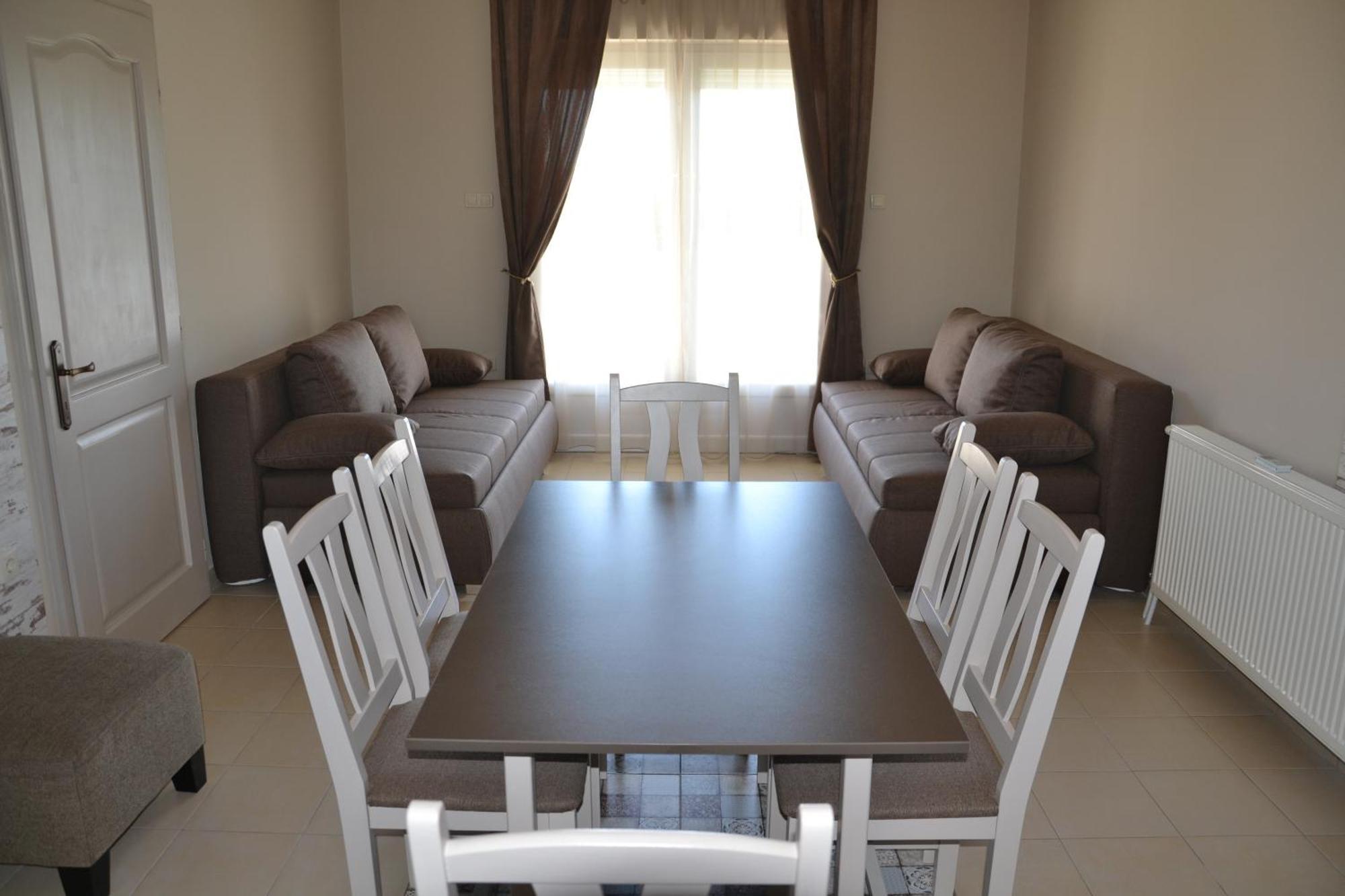 Aranyszarvas Panzio, Etterem Es Grillterasz Appartement Buitenkant foto