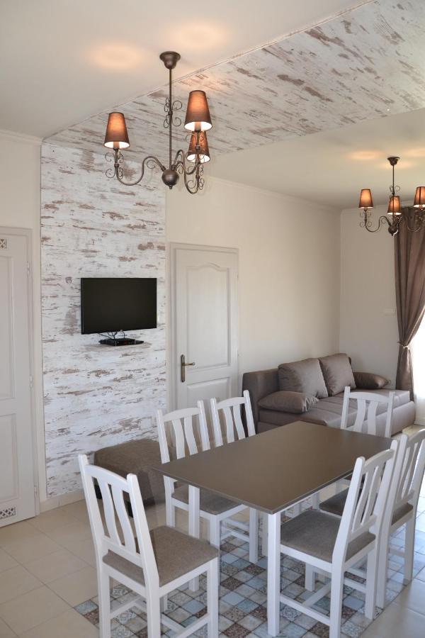 Aranyszarvas Panzio, Etterem Es Grillterasz Appartement Buitenkant foto