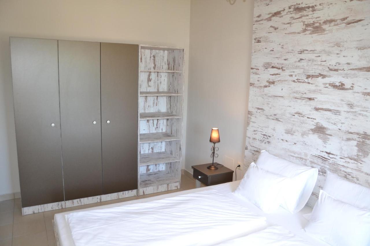 Aranyszarvas Panzio, Etterem Es Grillterasz Appartement Buitenkant foto