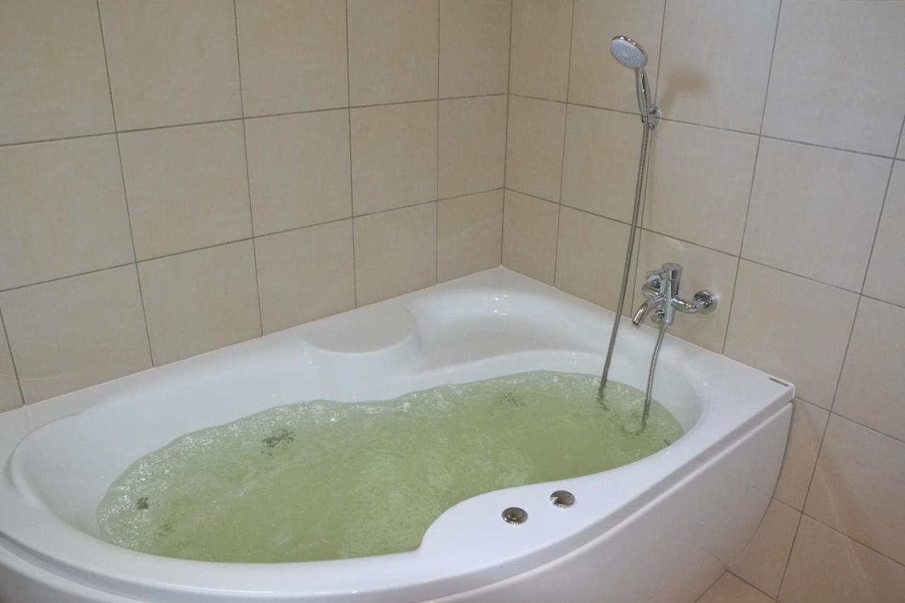 Aranyszarvas Panzio, Etterem Es Grillterasz Appartement Buitenkant foto