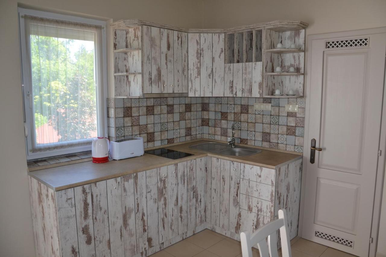Aranyszarvas Panzio, Etterem Es Grillterasz Appartement Buitenkant foto