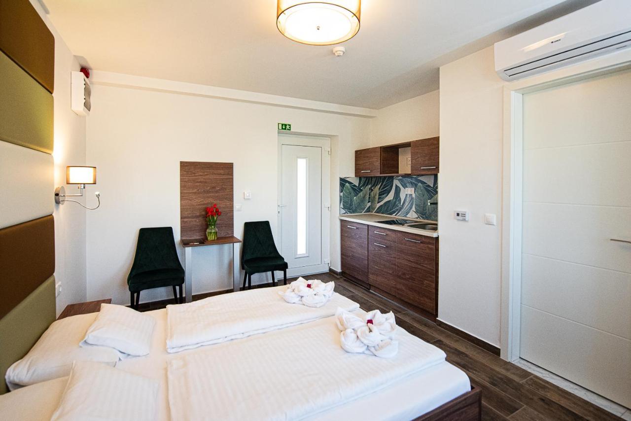 Aranyszarvas Panzio, Etterem Es Grillterasz Appartement Buitenkant foto