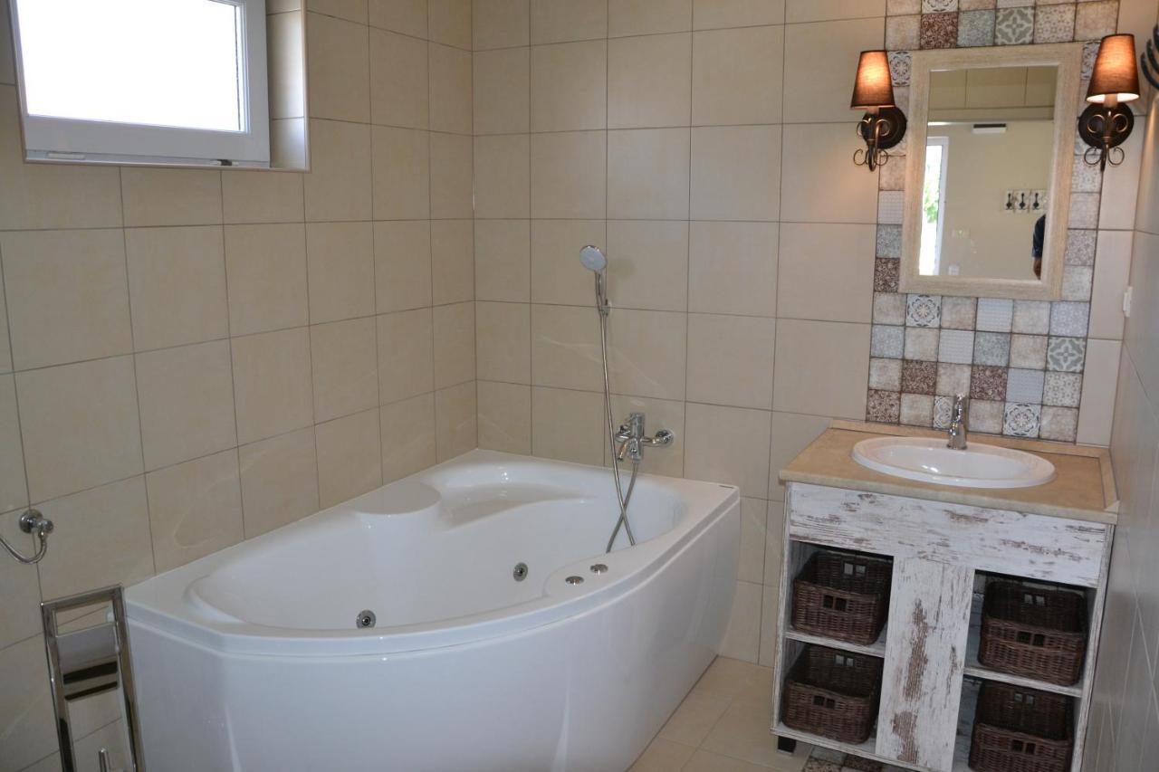 Aranyszarvas Panzio, Etterem Es Grillterasz Appartement Buitenkant foto