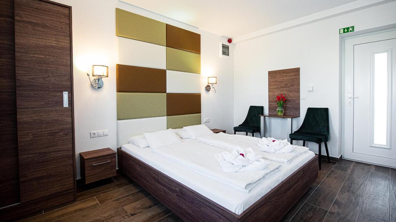 Aranyszarvas Panzio, Etterem Es Grillterasz Appartement Buitenkant foto