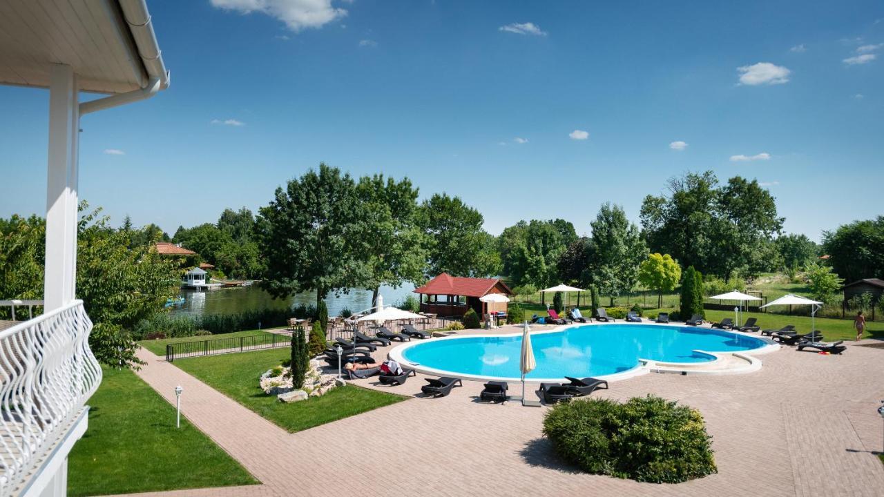 Aranyszarvas Panzio, Etterem Es Grillterasz Appartement Buitenkant foto