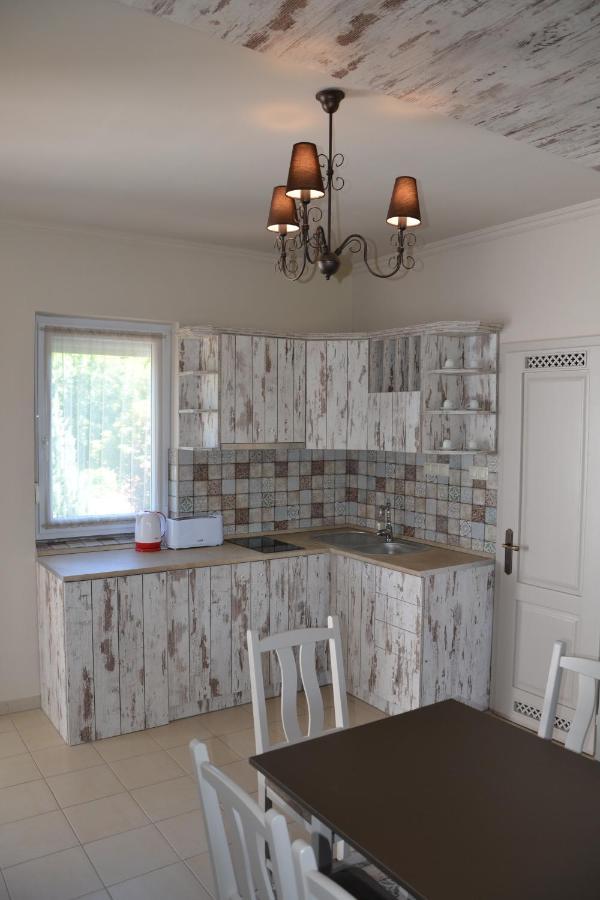 Aranyszarvas Panzio, Etterem Es Grillterasz Appartement Buitenkant foto