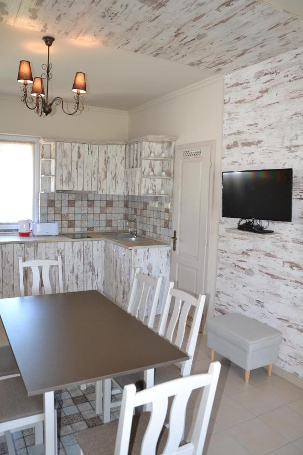 Aranyszarvas Panzio, Etterem Es Grillterasz Appartement Buitenkant foto