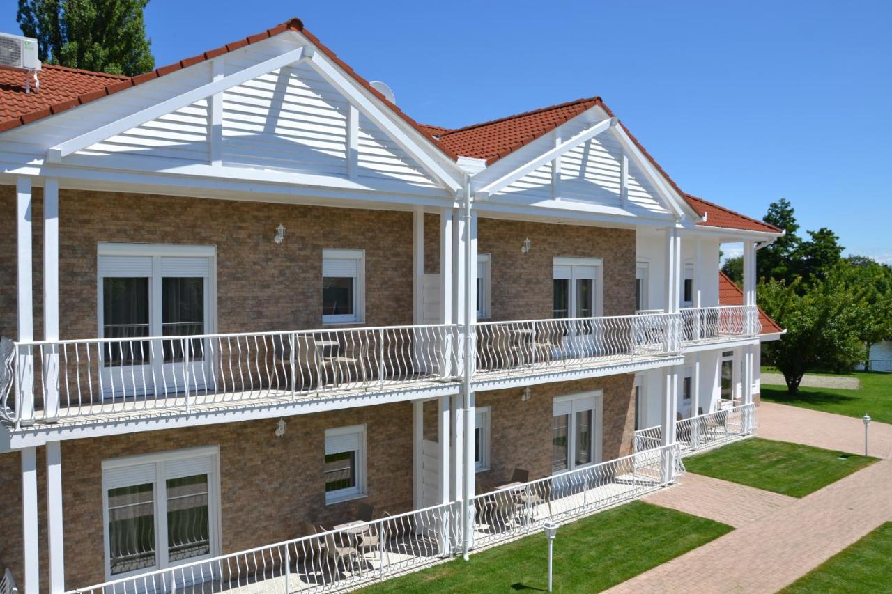 Aranyszarvas Panzio, Etterem Es Grillterasz Appartement Buitenkant foto