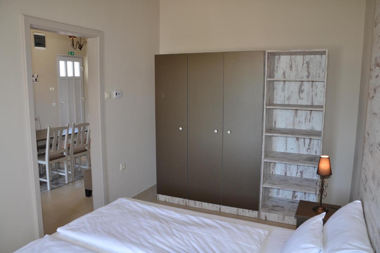 Aranyszarvas Panzio, Etterem Es Grillterasz Appartement Buitenkant foto