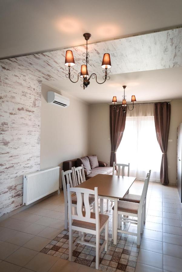 Aranyszarvas Panzio, Etterem Es Grillterasz Appartement Buitenkant foto